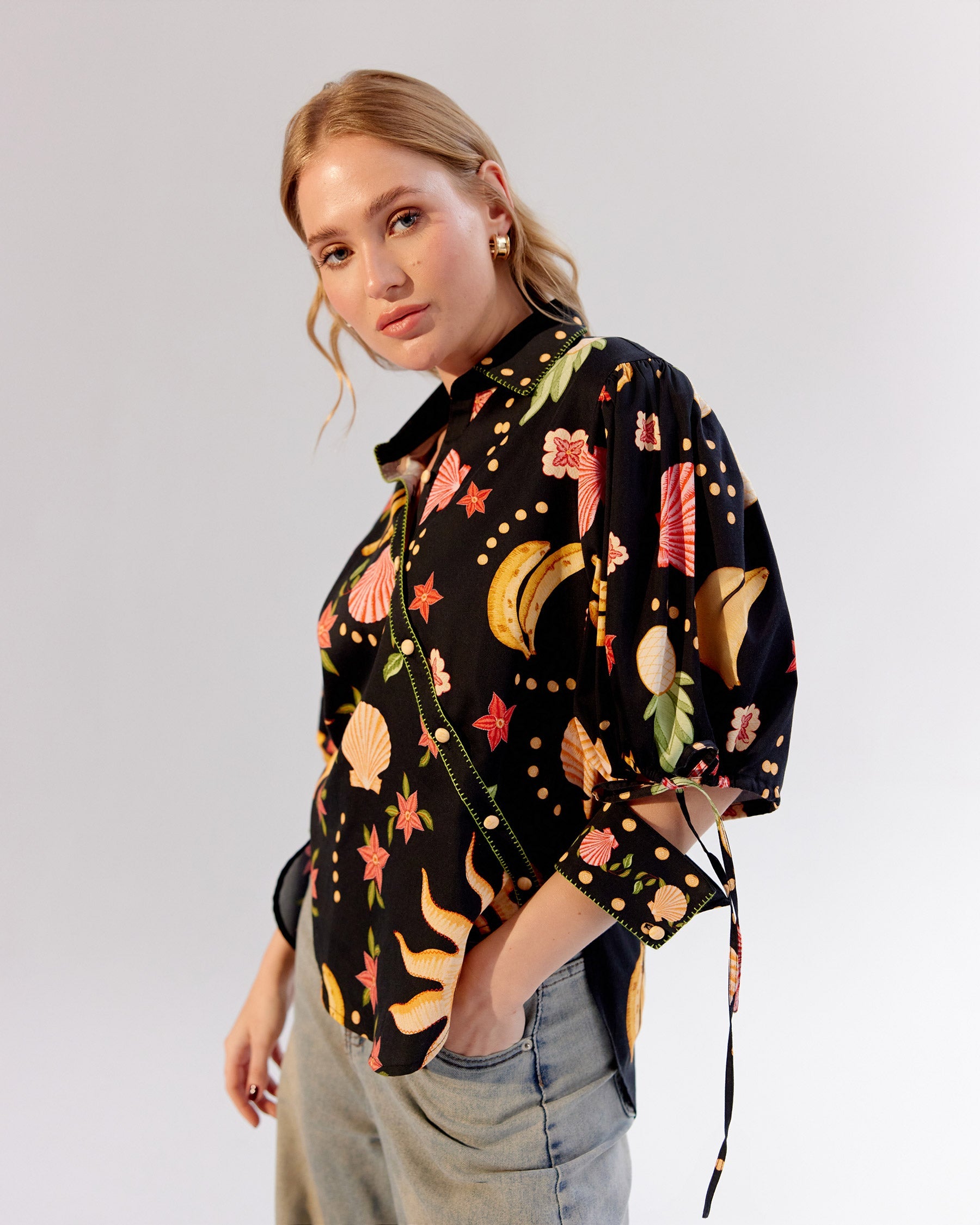 Brie Shirt - Seashell (Black)